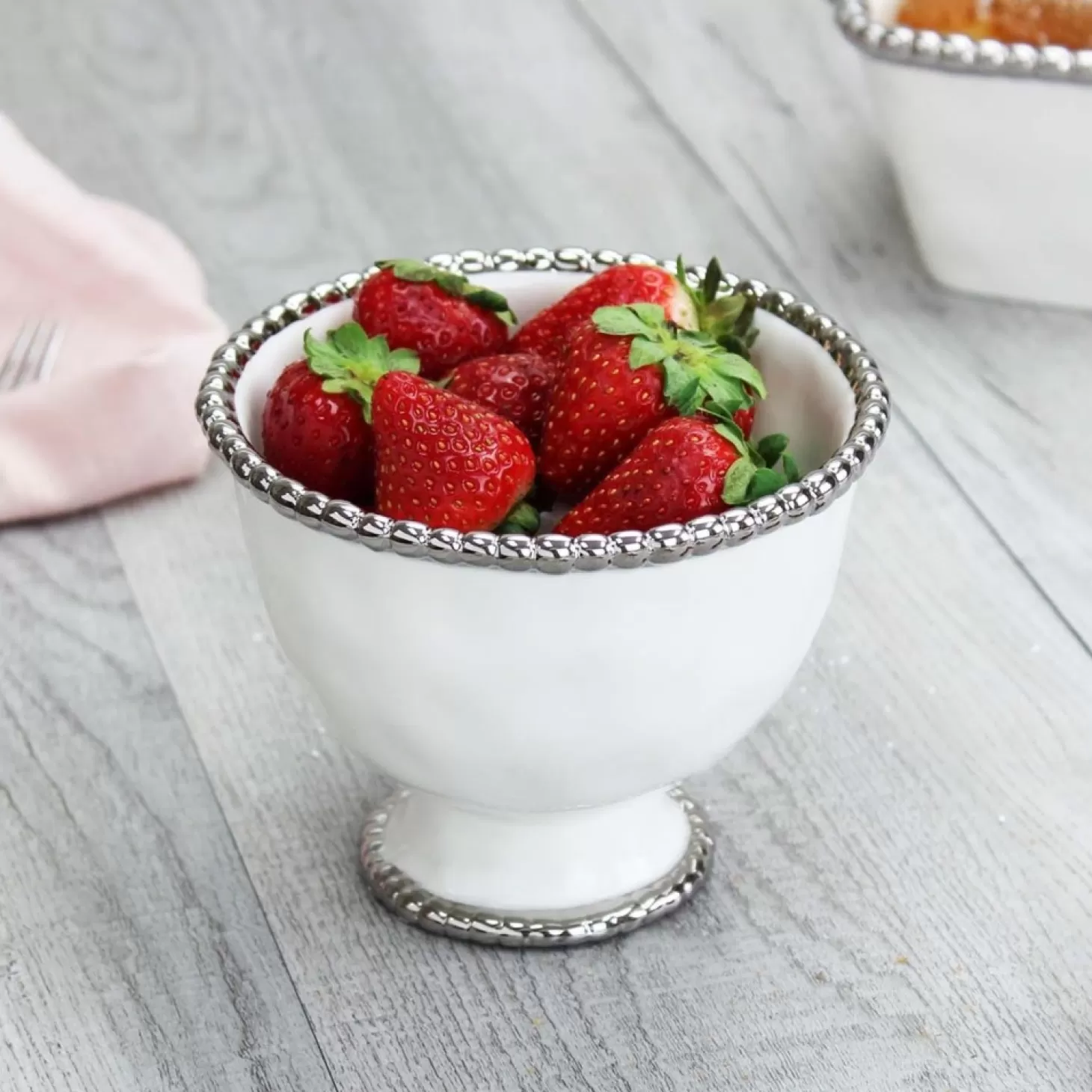 Serveware>Roger's Gardens Argentinian Salerno Small Footed Bowl