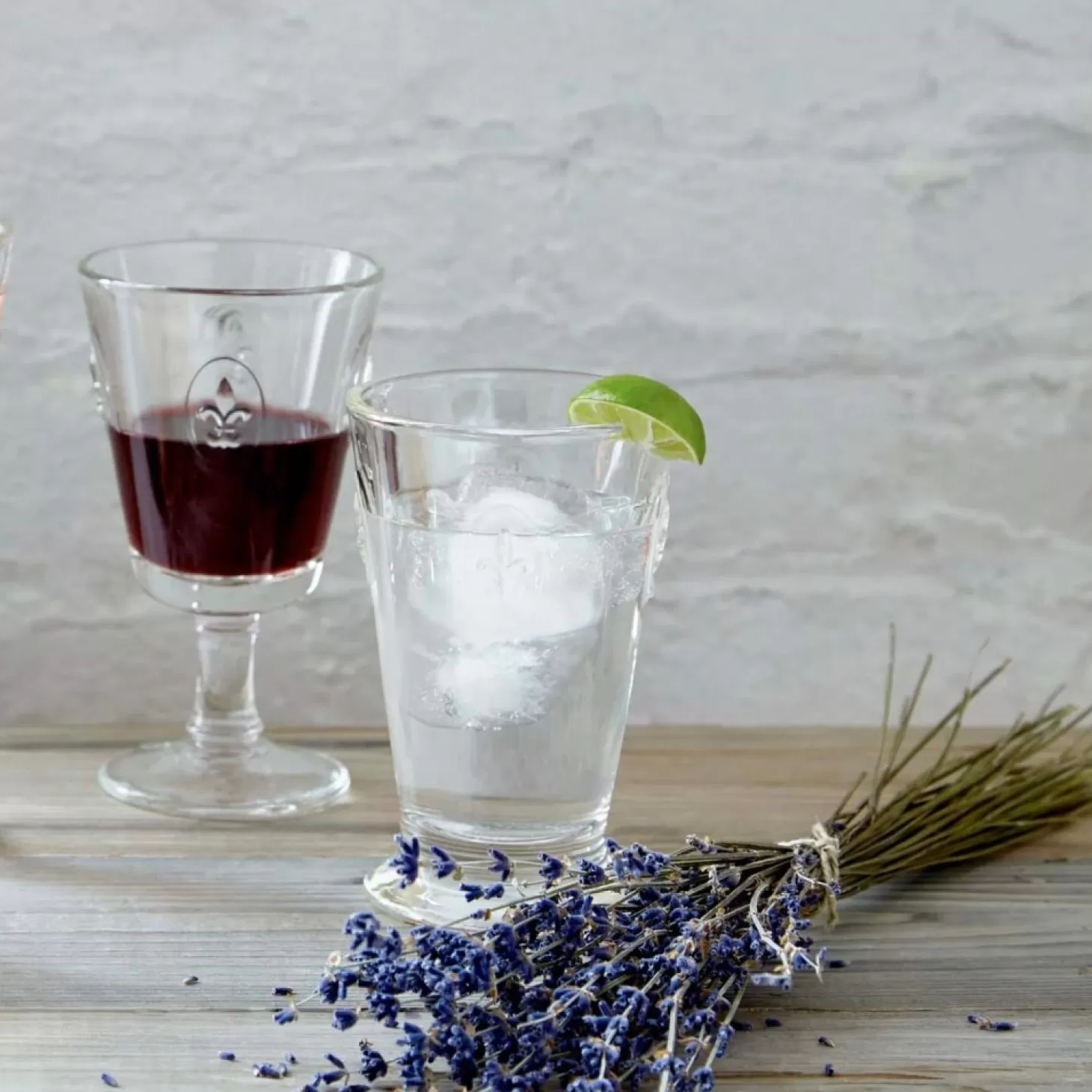 Decor Accents>Roger's Gardens Fleur De Lys French Ice Tea Glass