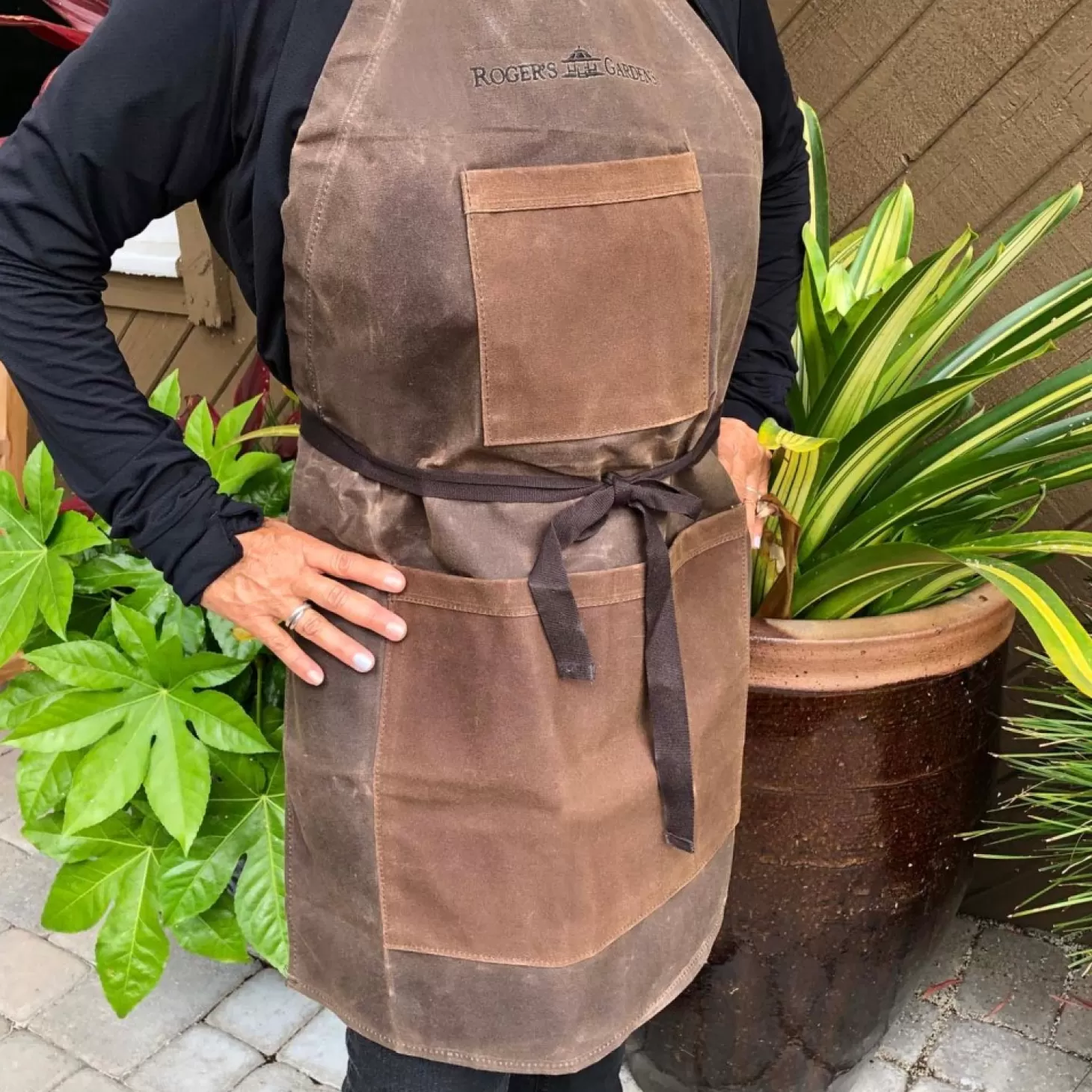 Garden Gloves + Tools + Accessories>Roger's Gardens Official Waxed Olive Canvas Apron