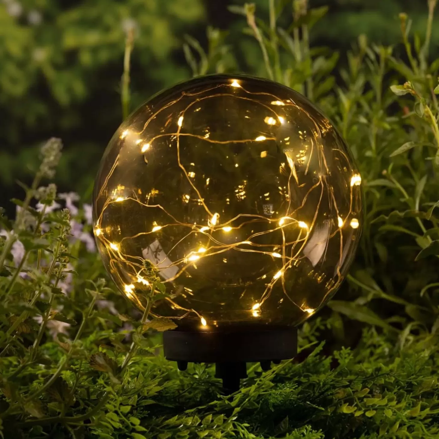 Garden Accents + Bird Feeders>Roger's Gardens Solar Acrylic Ball Light With Mounting Stake